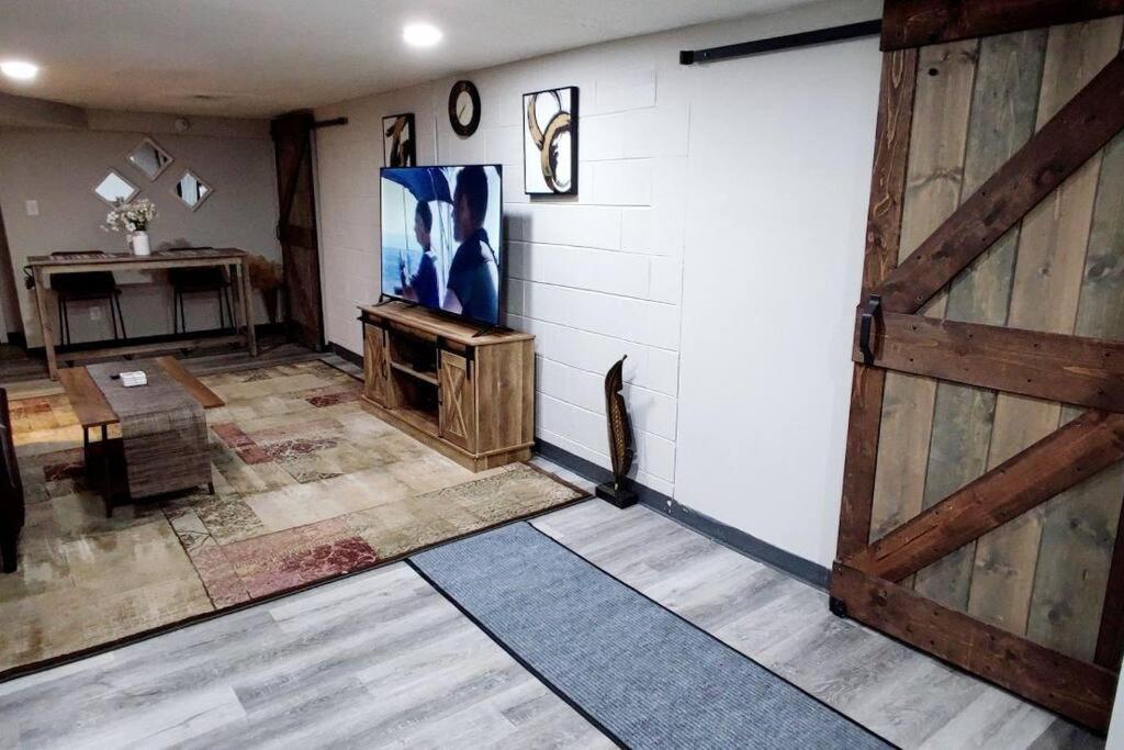 Spacious Suite Close To Downtown Indy/ King Bed Indianapolis Dış mekan fotoğraf